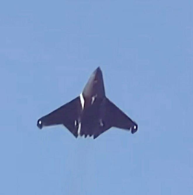 海外谈中国：神秘无尾隐身战斗机拥有可旋转的翼尖 提高控制能力(图3)