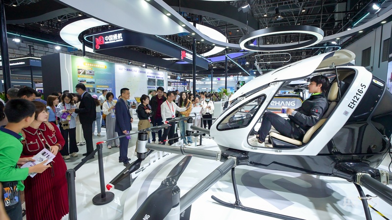 逛消博丨聚焦低空经济：创新科技开启“天空新赛道”(图4)