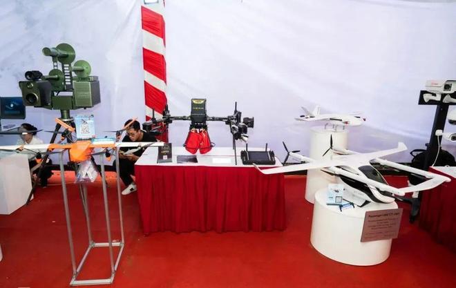 越南造无人机集中展示！