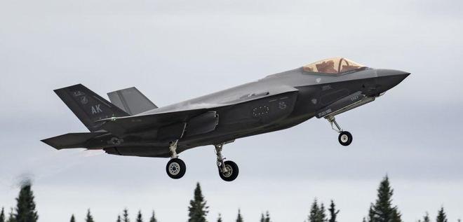 2亿美元报废!美国F-35A坠机原因查明:竟是液压油里掺了大量的水(图2)